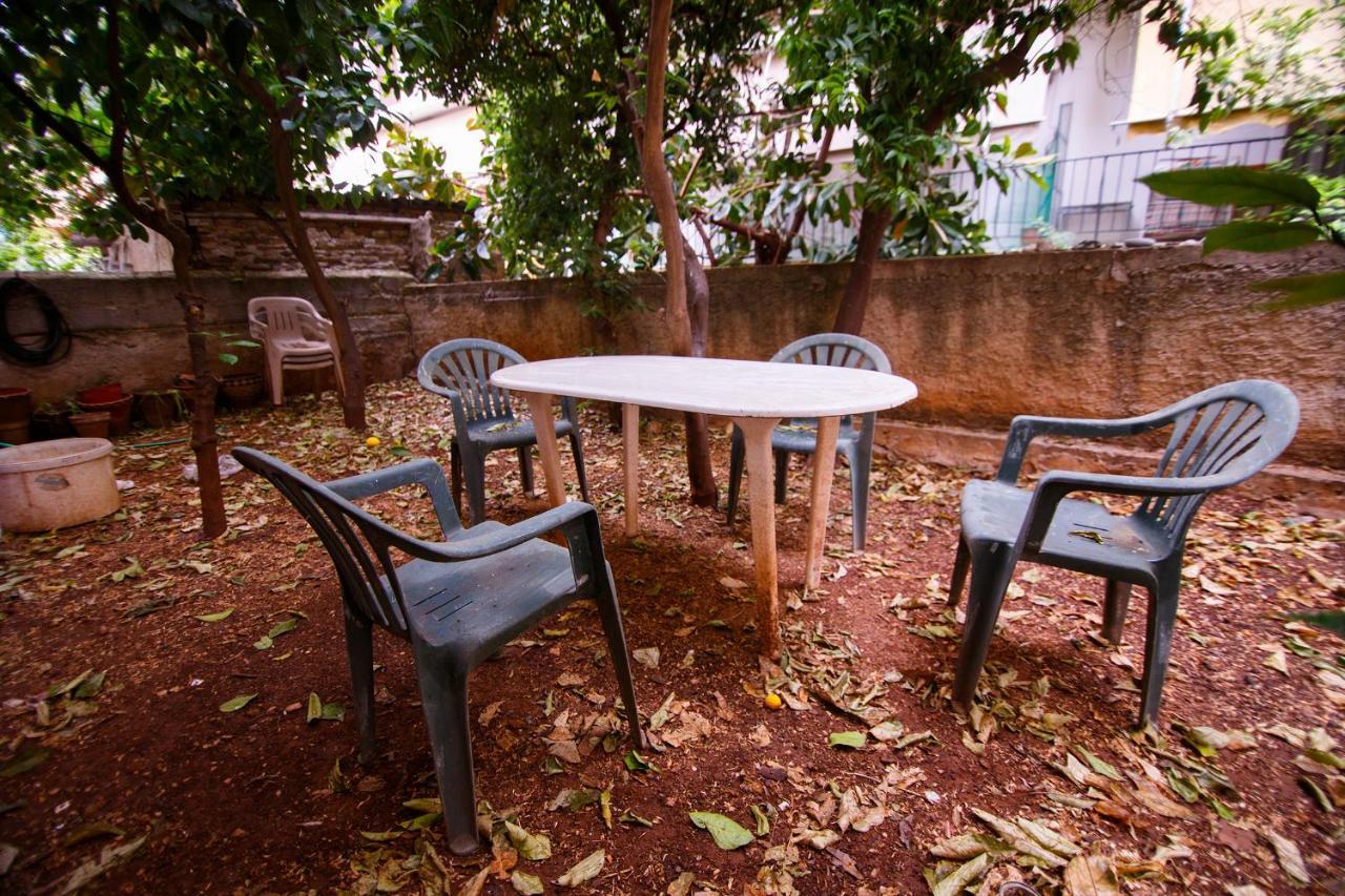 Birbili Youth Guest House Athen Exterior foto